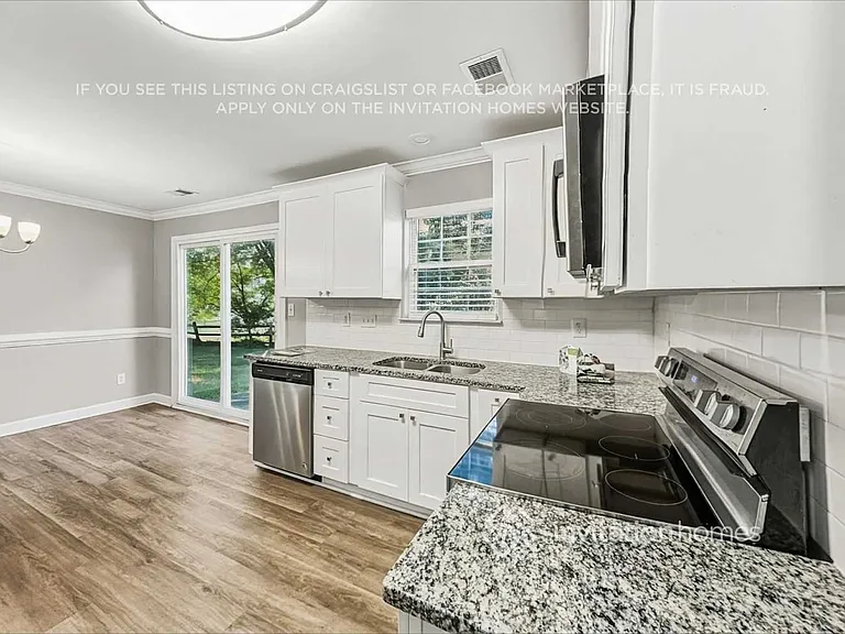 410 Queens Dr SW — Photo 9