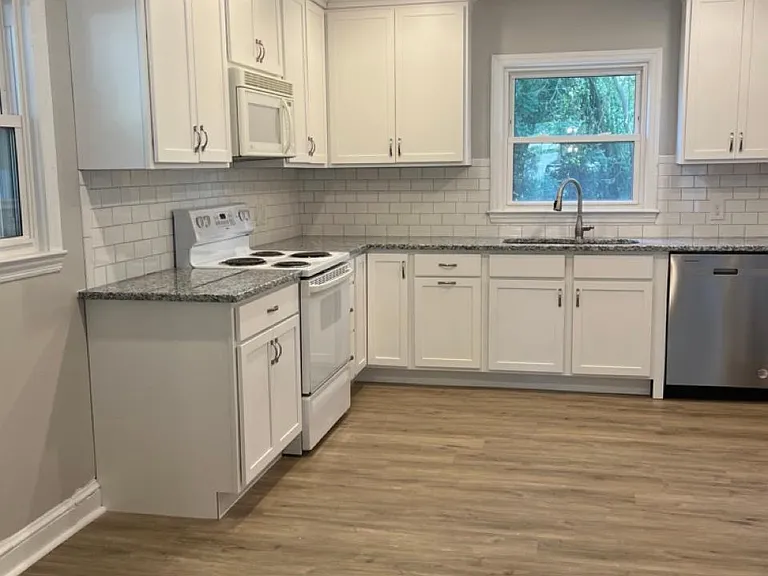 304 Church St — Photo 5