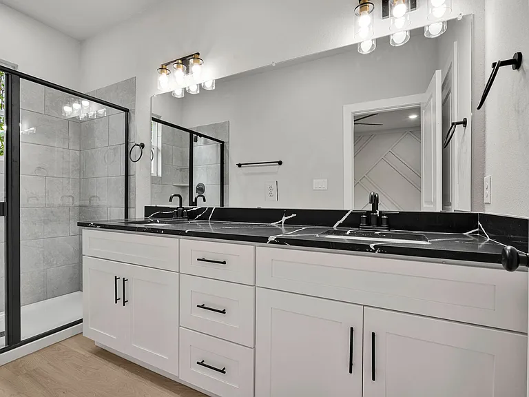 525 Dakota St — Photo 11