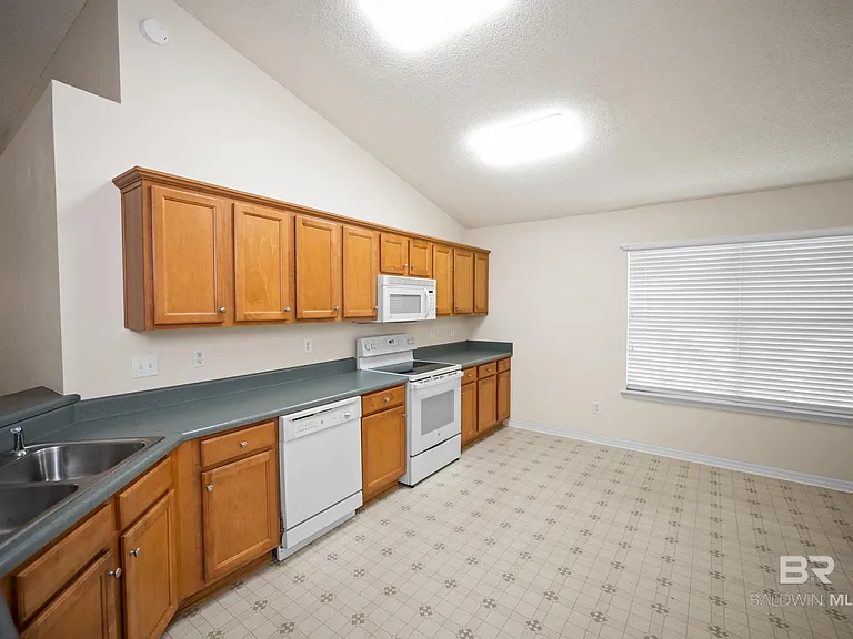 13097 Concord Dr E — Photo 7
