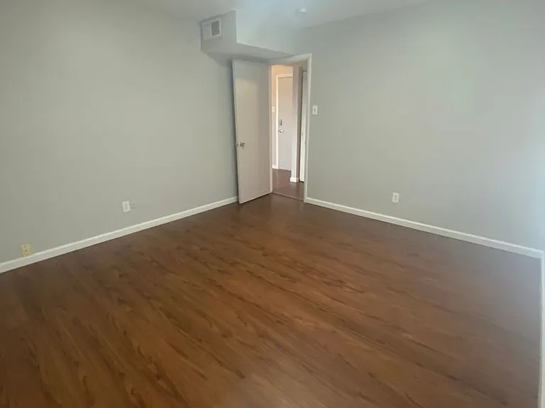 1 Bed/1 Bath Apartment off Hampton Ave! — Photo 29