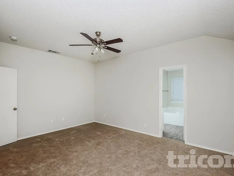 516 Cambridge Dr — Photo 8