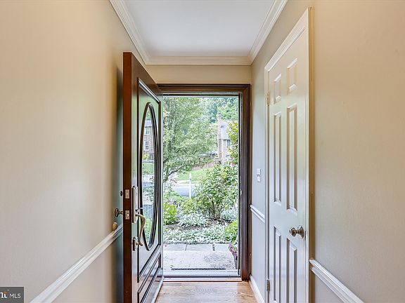 3rd image of 9833 Campbell Dr