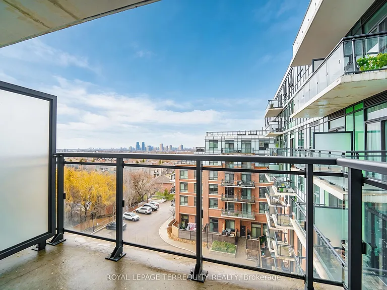 11611 Yonge St #728 — Photo 28