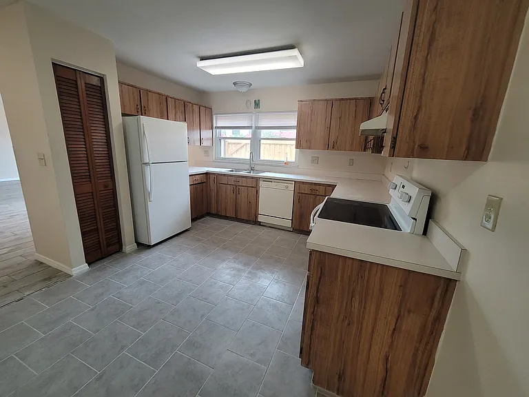 456 Hunter Cir — Photo 10