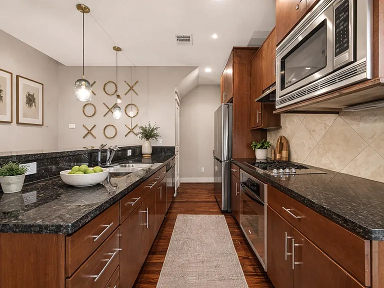 1510 Crockett St #B — Photo 9