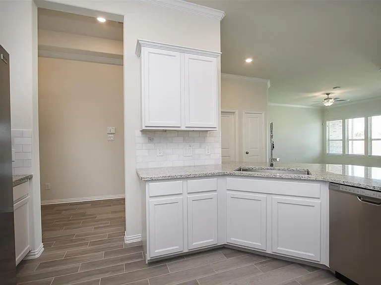 15230 Kickapoo Cavern Dr — Photo 12