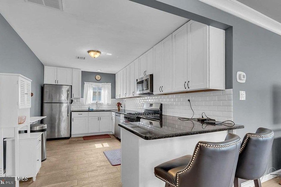 1st image of 175 Liberta Dr