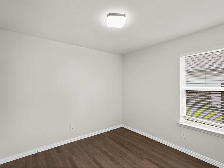 2208 Sayle St — Photo 15