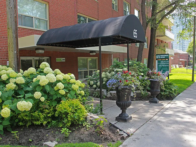 65 Windermere Ave — Photo 11