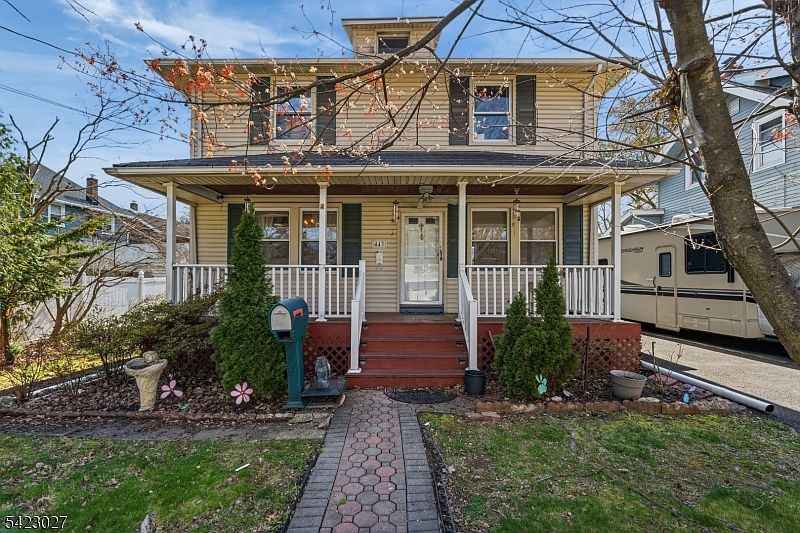 1st image of 443 Wheatsheaf Rd