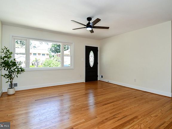 3rd image of 4008 Adams Dr