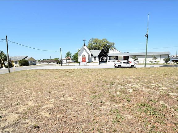 5th image of 902 E Main St