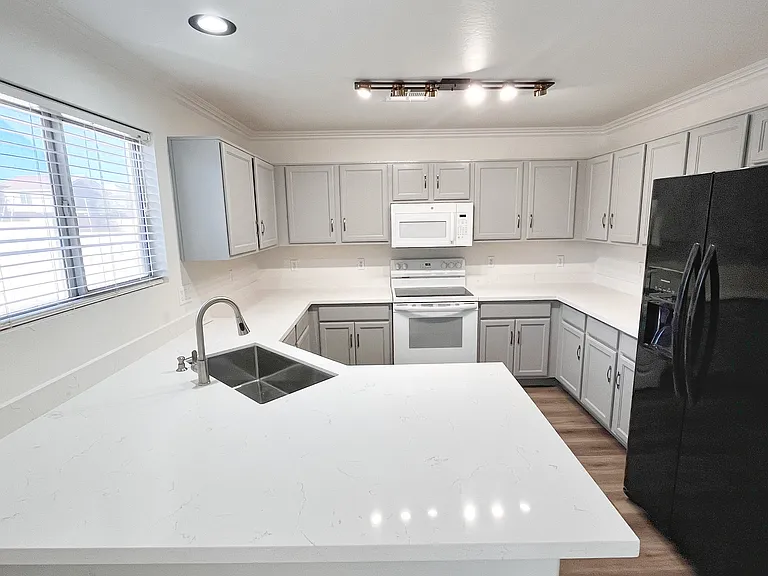 1444 W Roosevelt Ave — Photo 5