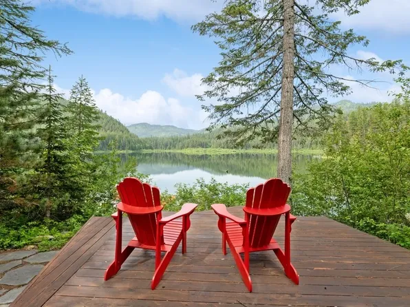 988 Lake Dr, Columbia Falls, MT 59912