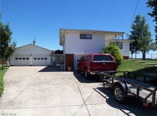 77 Ridgeway Ave, Washington, WV 26181