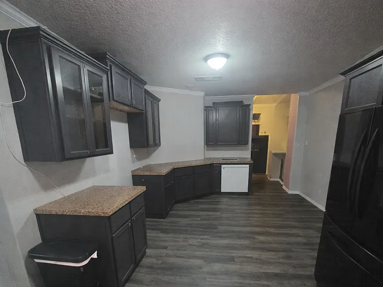 2307 Lago Trl — Photo 7
