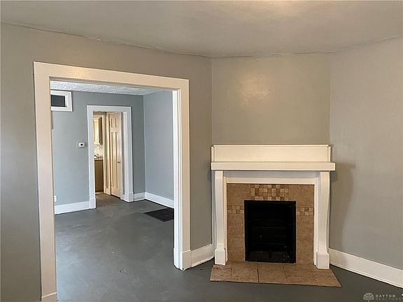 3rd image of 412 5 Oaks Ave