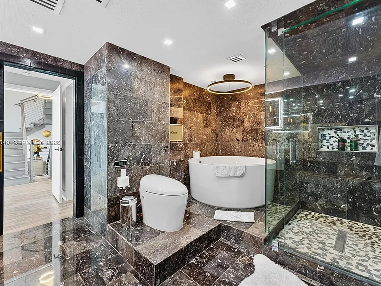 90 SW 3rd St #Penthouse 12 — Photo 25
