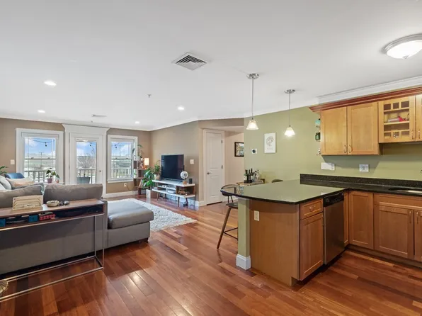45 Hancock St Unit 302, Quincy, MA 02171