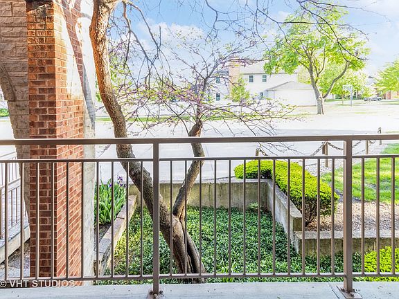 3rd image of 197 W Armitage Ave APT 102
