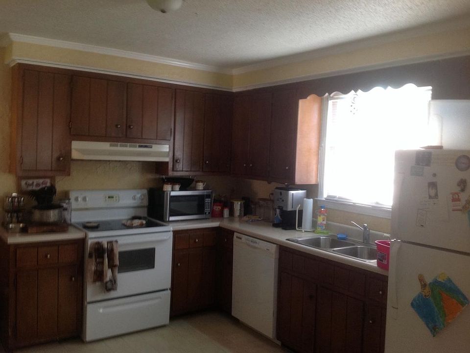 2nd image of 146 E Regent Dr