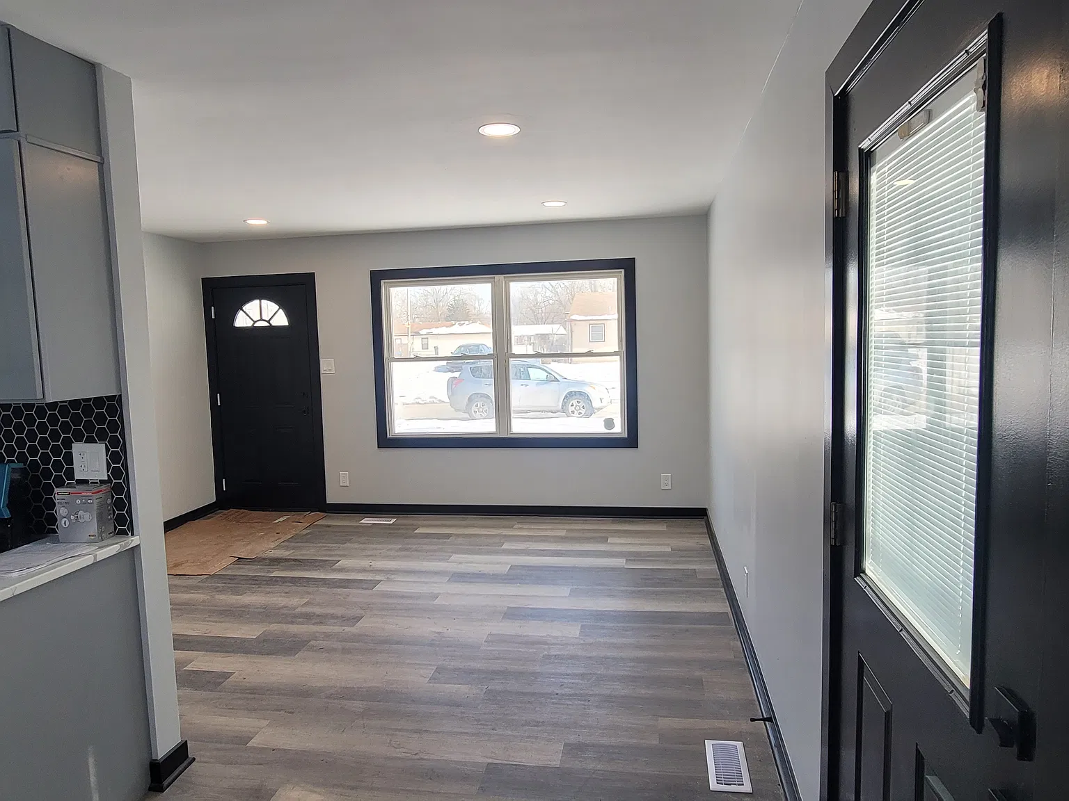 3 bed, 960 sqft, $1,900 — Photo 2