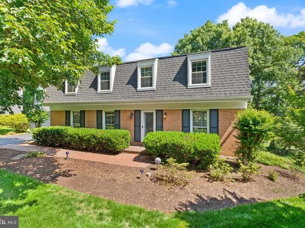 2037 Durand Dr, Reston, VA 20191