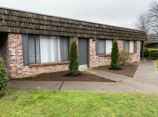 Gary Apartments | Two Bedroom Townhouse Unit w/ In-Unit Laundry, Bellevue, WA 98007