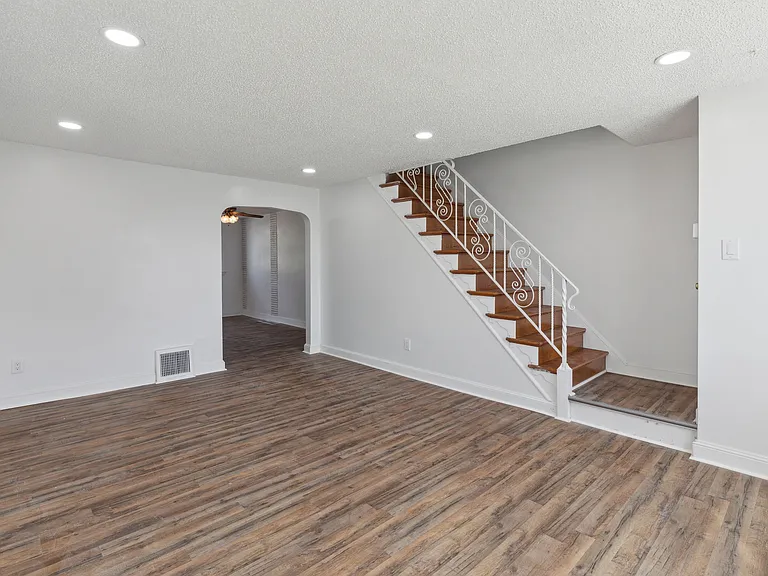 214 Westbridge Rd — Photo 4