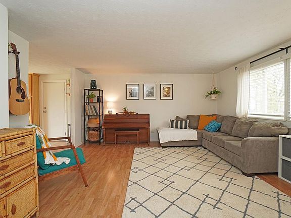 4th image of 8437 Brandonhill Ct