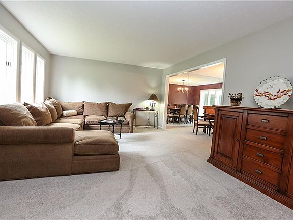 5th image of 65 Caversham Woods
