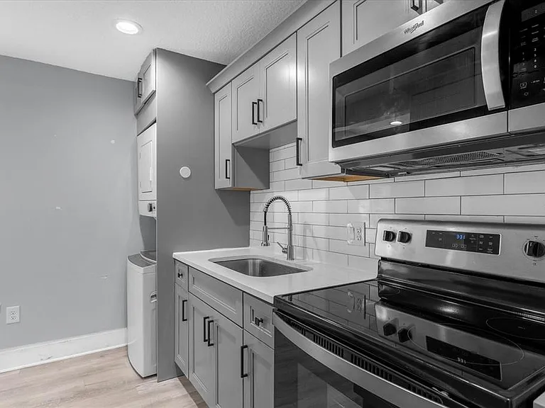 4521 Edgewater Dr #4 — Photo 9