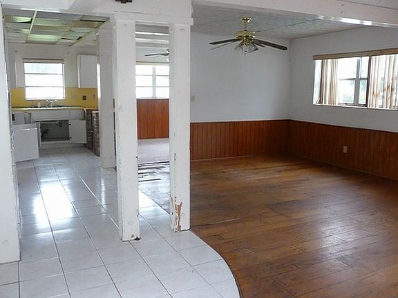 5th image of 516 W Campus Cir