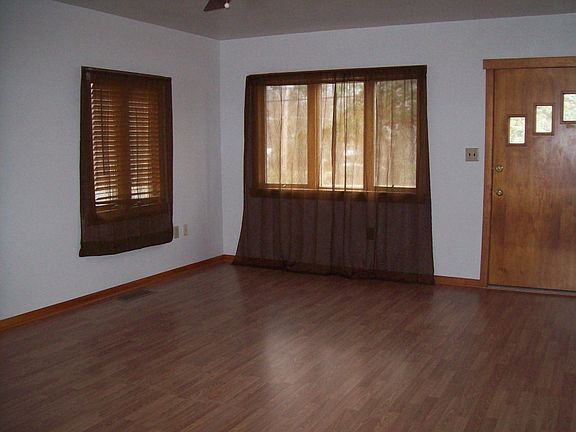 5th image of 129 N Wolf Creek St