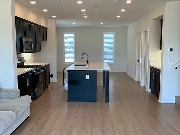 4th image of 485 Rose Ct #A