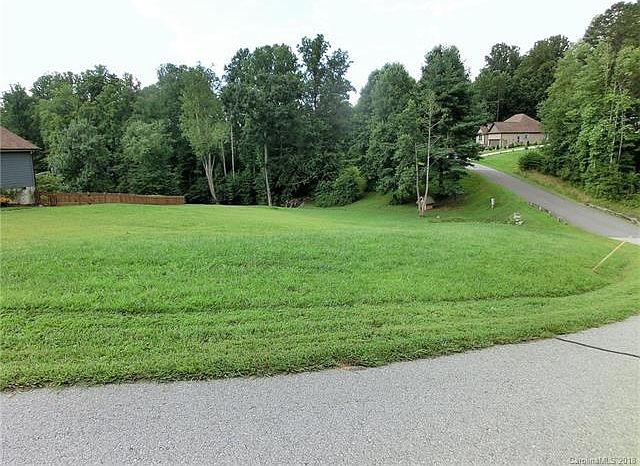 1st image of 22 Farm Pond Ln #16