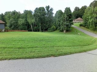22 Farm Pond Ln #16, Candler, NC 28715
