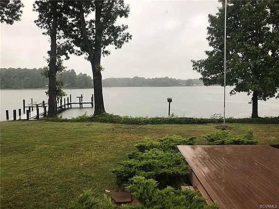 3rd image of 136 West Dr