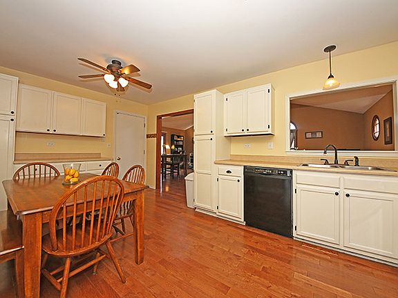 5th image of 1215 Evergreen Dr