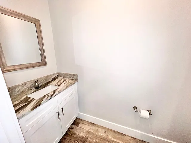 907 Randall St — Photo 6