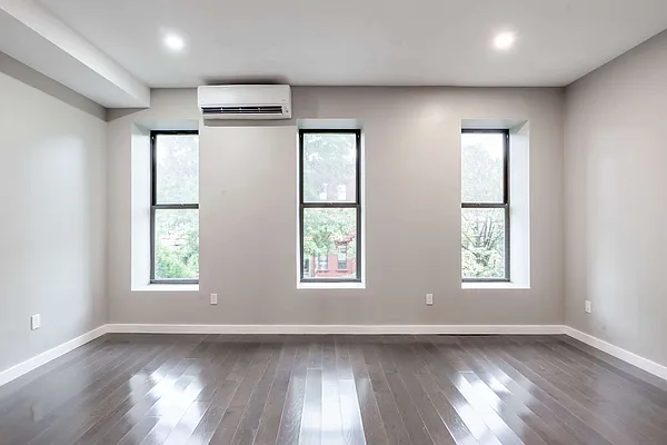 Rented by The Privelege Group | media 8