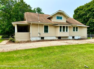 1214 W Valley Rd, Lansing, MI 48906