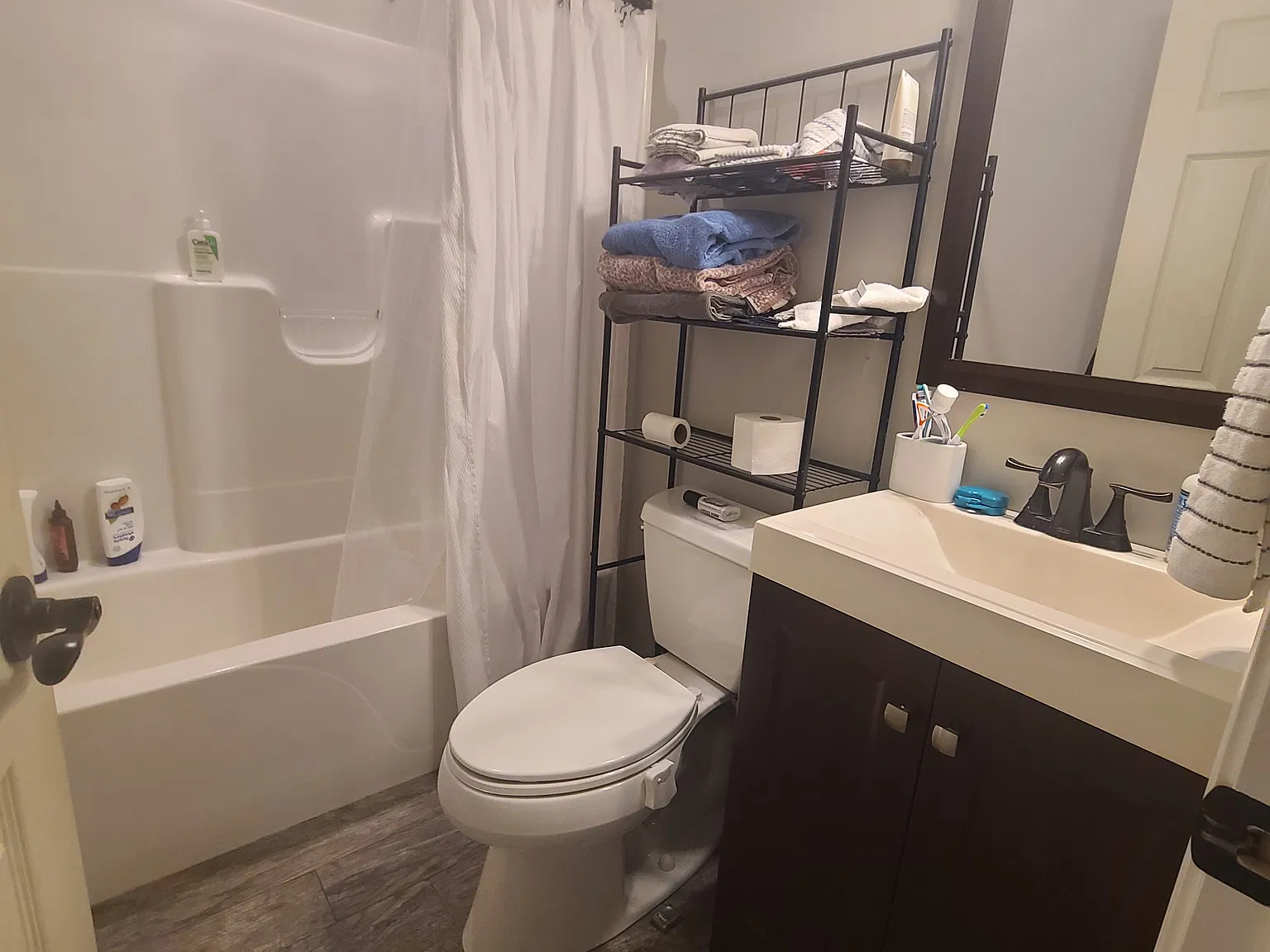 4 bed, $1,200 — Photo 3