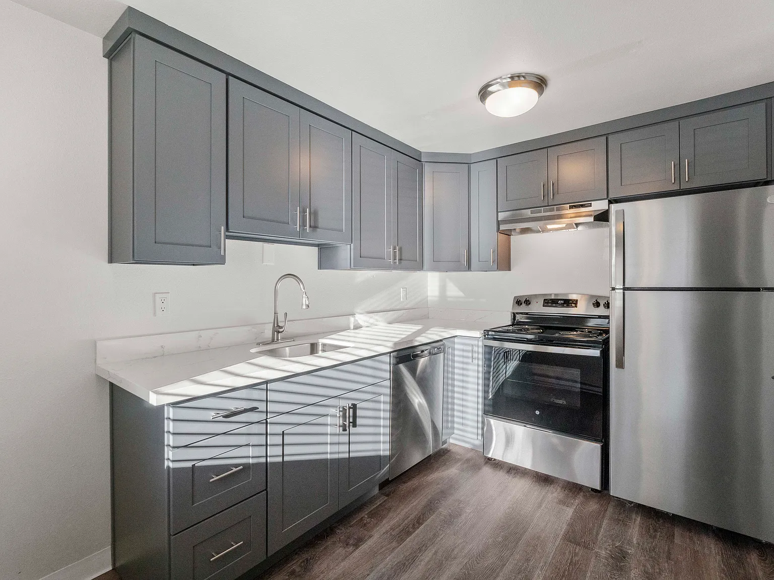 Canyon Ridge Apartments — Photo 2