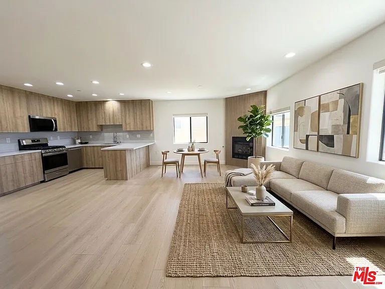 1146 Hacienda Pl #7 — Photo 2