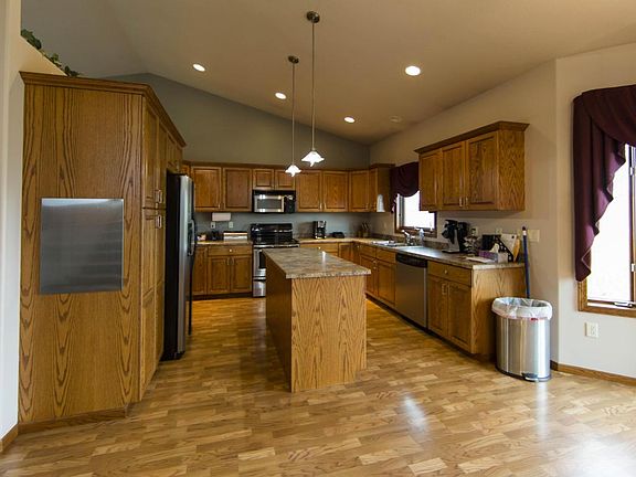 5th image of 528 Prescott Pl