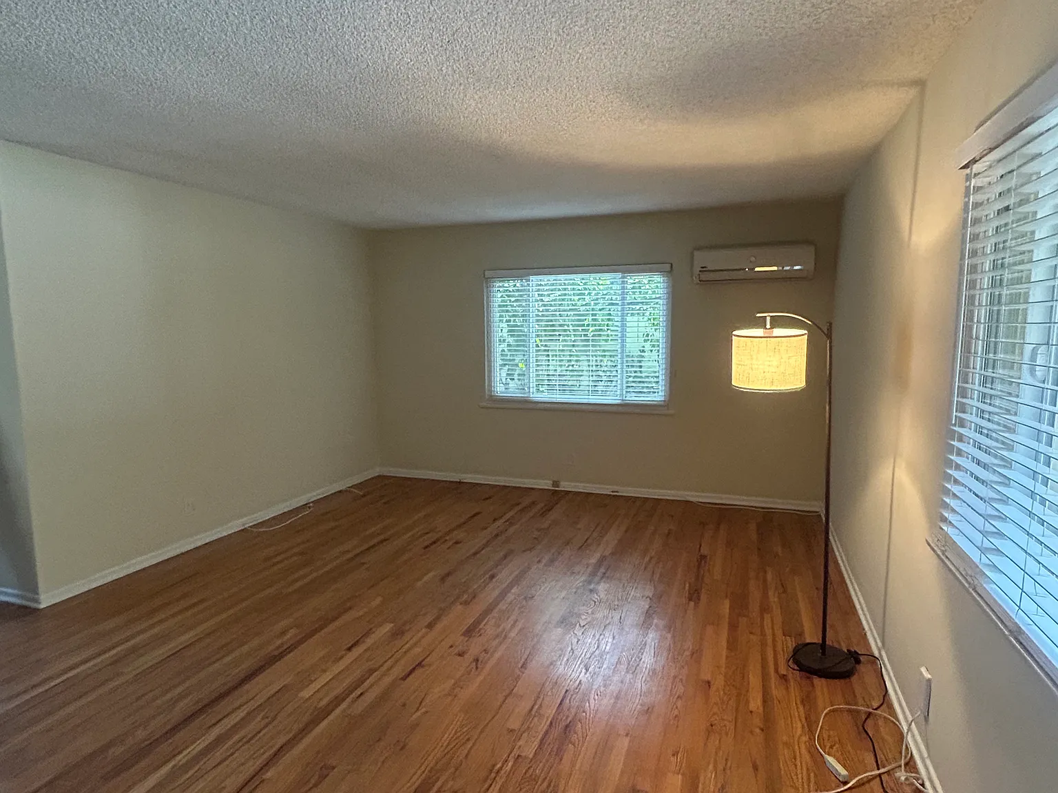 2 bed, $3,200 — Photo 1