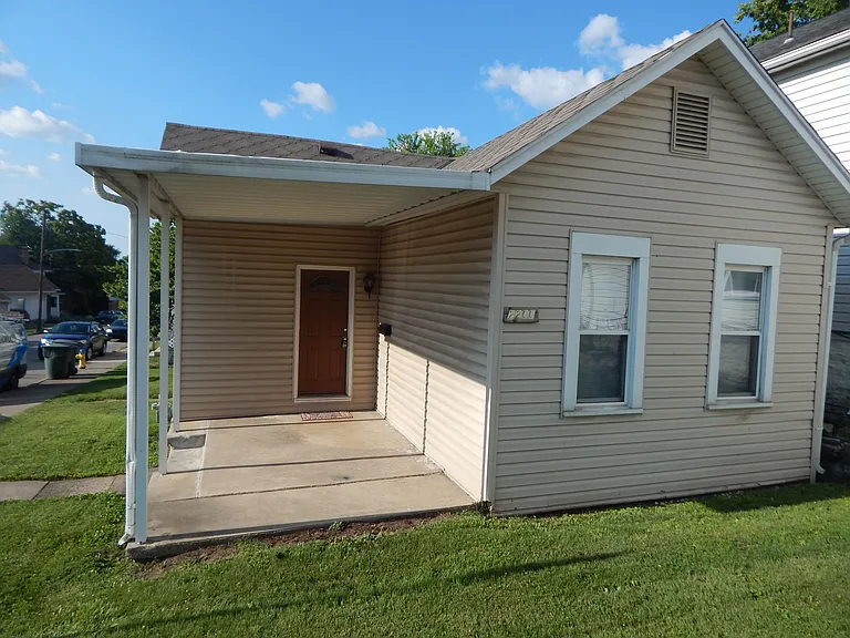 2200 Wayne Ave — Photo 1