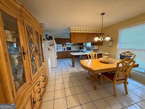5th image of 3104 White Oak Rd